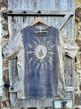 Load image into Gallery viewer, Blue Moon  | T-shirt | Size L
