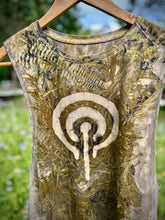 Load image into Gallery viewer, Golden Glade Codes | Singlet | Size M

